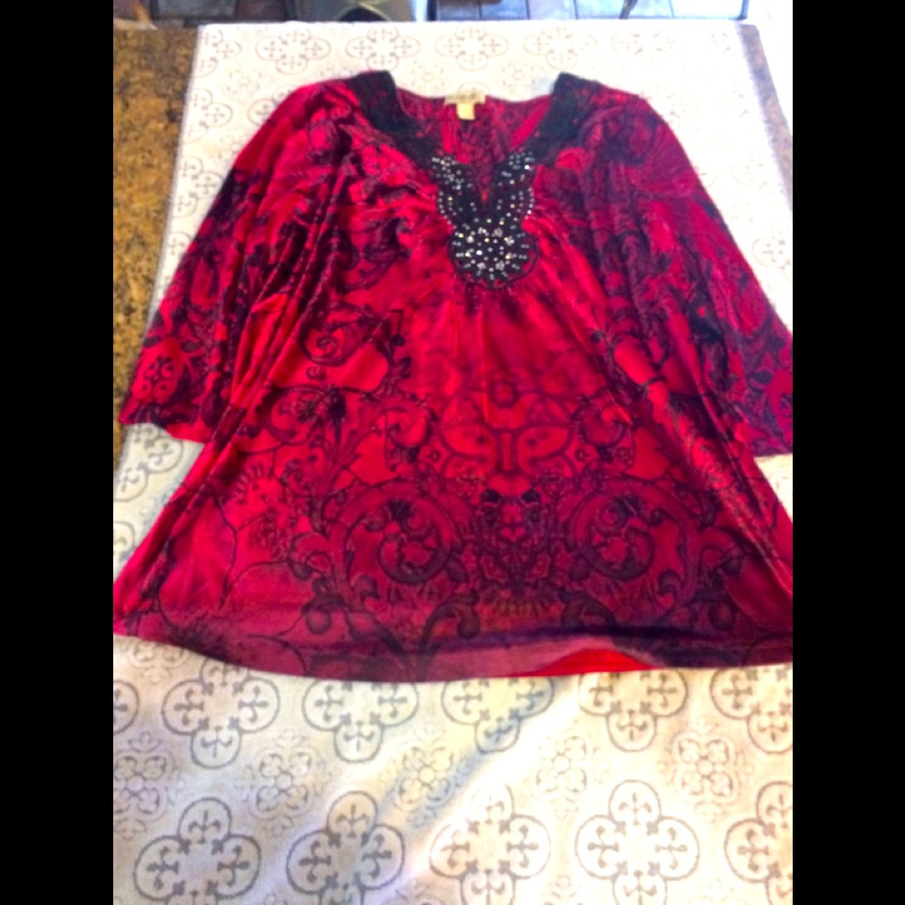This Nice gently worn ladies nightwear.1 world 🌎